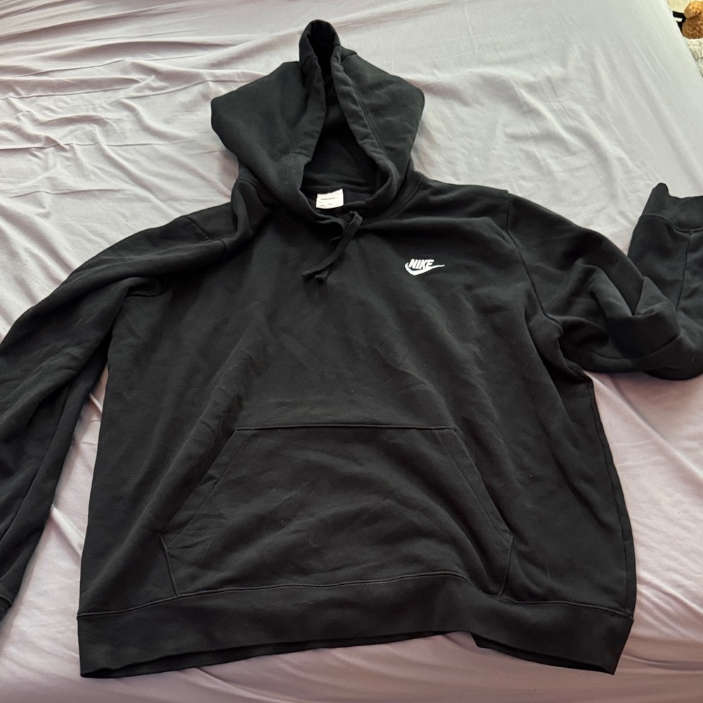 Nike Men's Black Pullover Hoodie